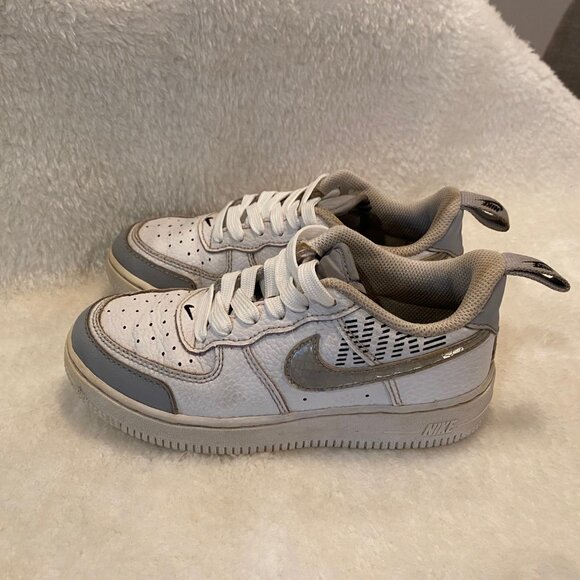 Nike Grey/White Youth Size 1Y - Picture 1 of 2